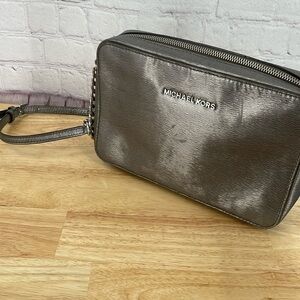 Pre-loved Micheal Kors Ginny Metallic Shiny Silver Cute Crossbody Purse Bag